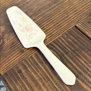 Mikasa Floral Design Cake Server